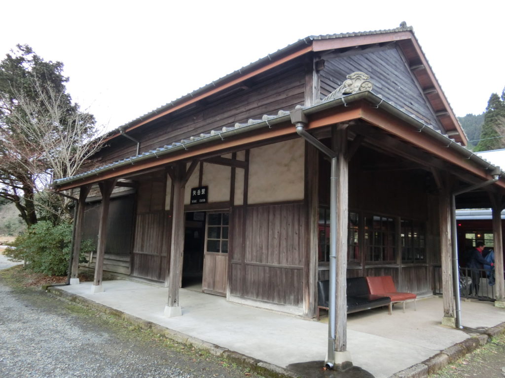 矢岳駅　駅舎